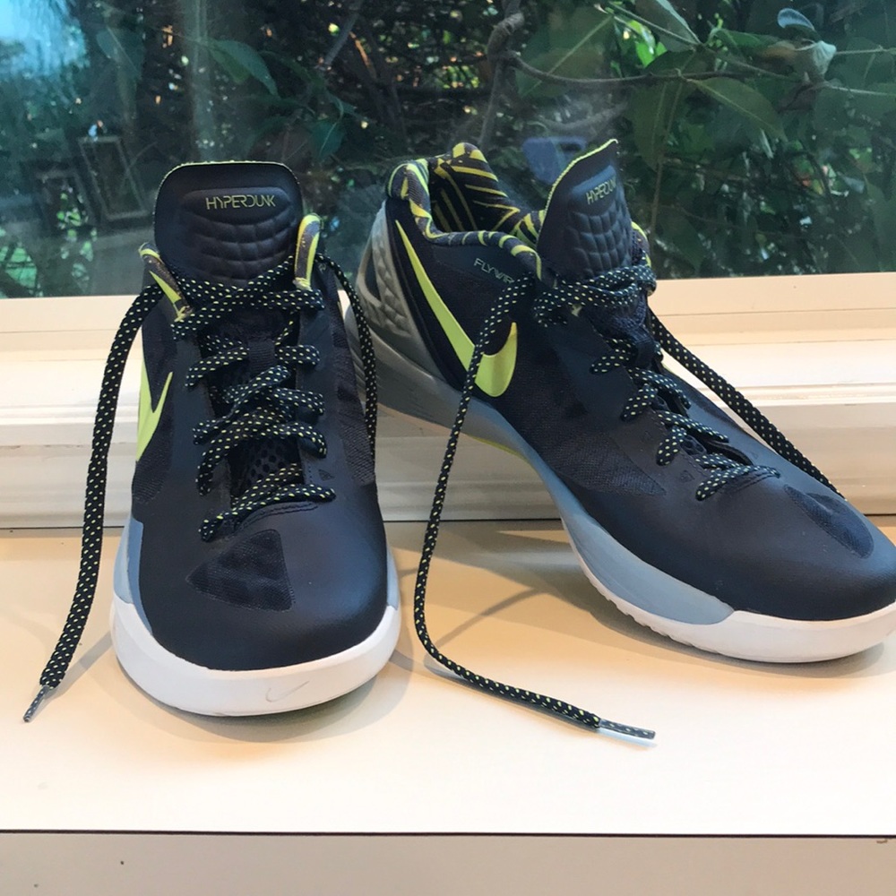 Nike women’s hyperdunk flywire